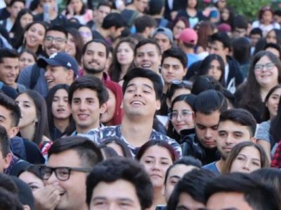 Con humor, música y solidaridad la Autónoma recibe a sus nuevos estudiantes