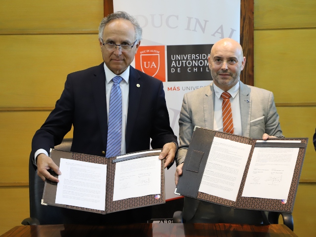 Rector suscribe convenio con IEES de Portugal para fortalecer movilidad e investigación