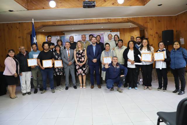 Gobierno Regional de La Araucanía junto a la Universidad Autónoma de Chile hicieron entrega de fondos a zonas de rezago en la región