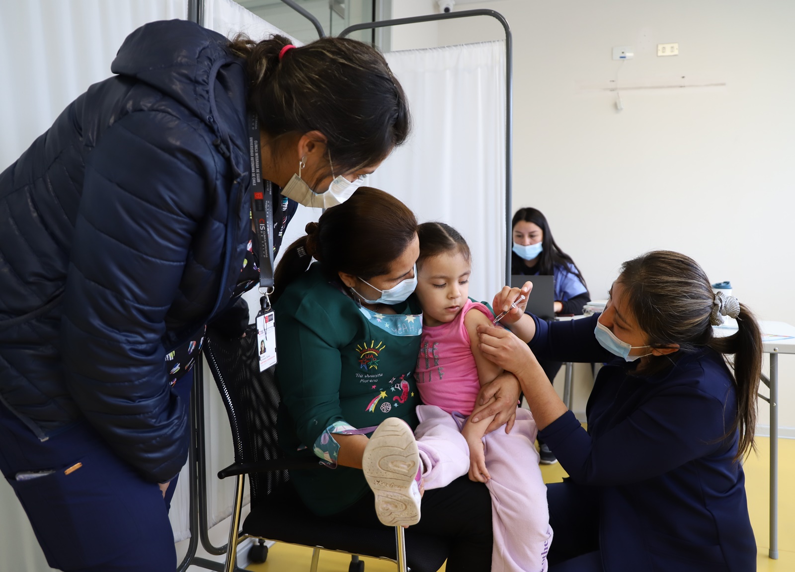 Casi 80 niños del Jardín Infantil de la Universidad Autónoma de Temuco fueron vacunados en campaña contra la influenza