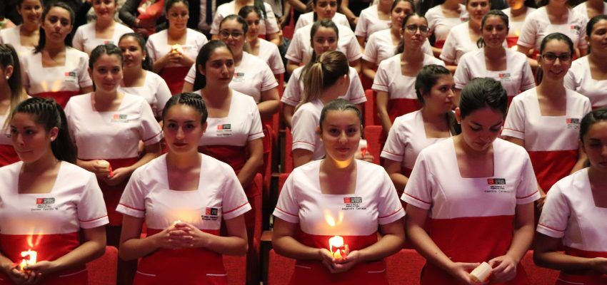 Investidura de estudiantes de Obstetricia y Puericultura:  “Vestimos nuestro uniforme con orgullo y respeto”