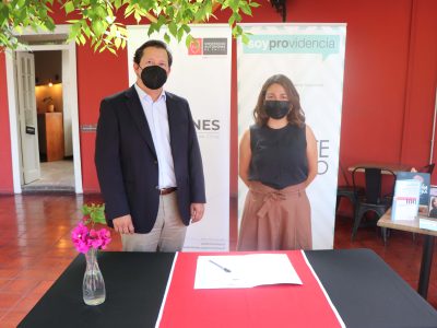 Universidad Autónoma de Chile realizó donación de libros al Centro Cultural Montecarmelo