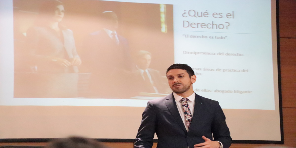 Con charlas de destacados abogados y actividades recreativas la Carrera de Derecho Conmemora su día