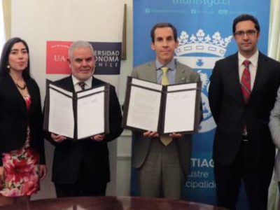 Firma acuerdo con Municipalidad de Santiago