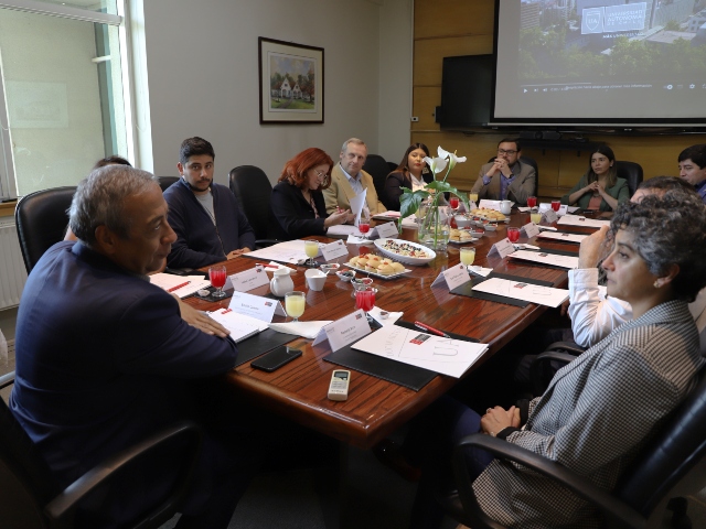 Vicerrector Emilio Guerra lideró encuentro con Consejo Asesor Regional
