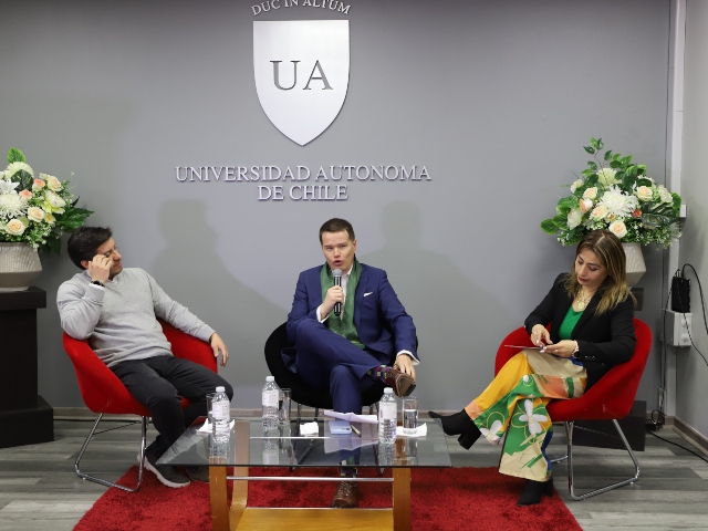 Davor Gjuranovic participó en charla con estudiantes de Periodismo y Relaciones Públicas