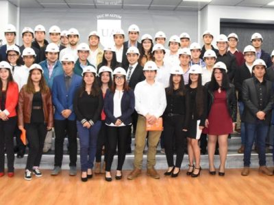 Entrega del primer casco blanco marca llegada de nueva generación a Ingeniería en Construcción