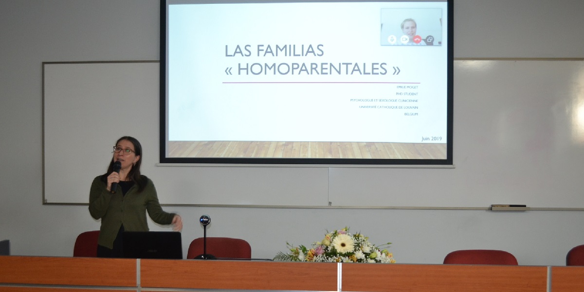 Plantean desafíos para salud mental de las madres en jornadas organizadas por la carrera de Psicología