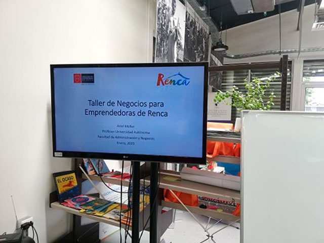 Facultad de Administración y Negocios impartió taller para emprendedoras de la comuna de Renca 