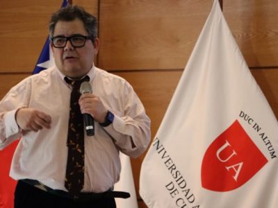 Académico de la U. Autónoma y exdiplomático dictó conferencias a estudiantes de Derecho