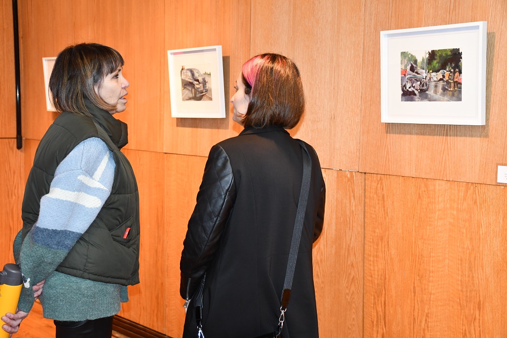 Público visitando la exposición
