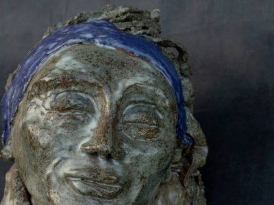 Universidad Autónoma de Chile presentará la exposición de arte «Tierra Azul» del escultor Eduardo Hernández