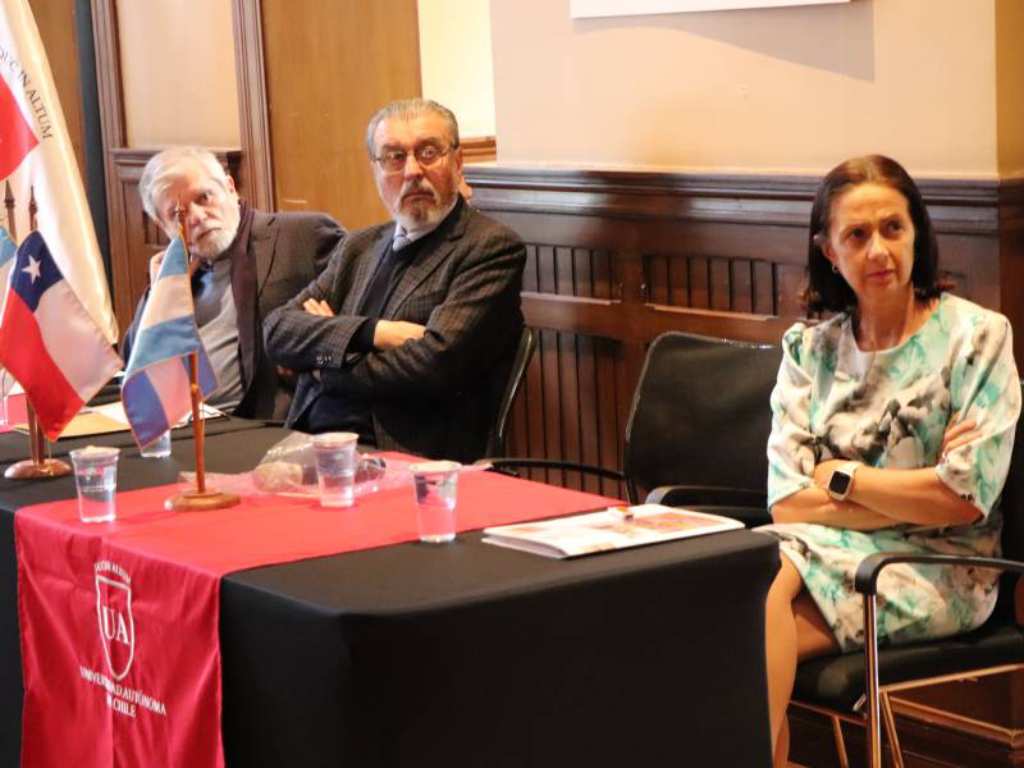 Mesa con invitados a la VII Jornada trasandina chileno argentina de Historia y Geografía