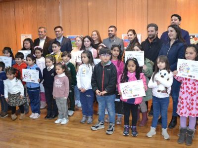 20 niños fueron premiados en un concurso de dibujo infantil en Talca