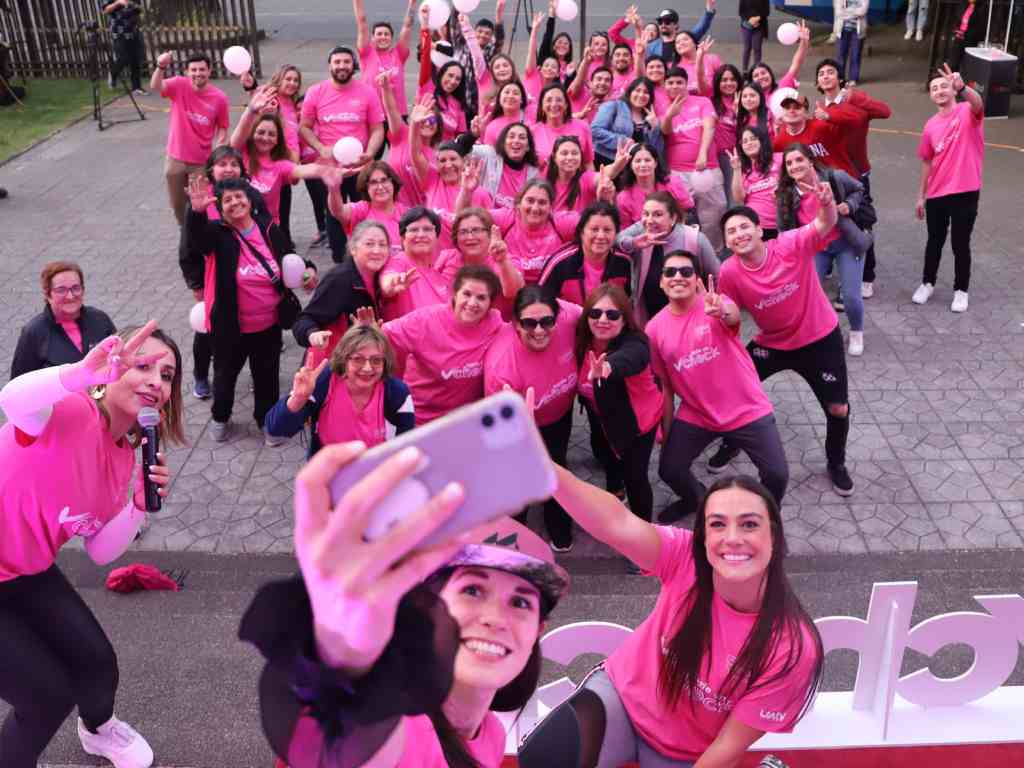 Selfie con mujeres participantes de la campaña