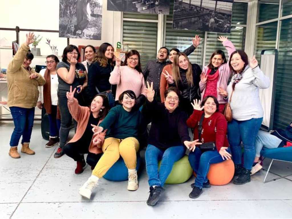 Foto grupal de las artesanas de Renca capacitadas