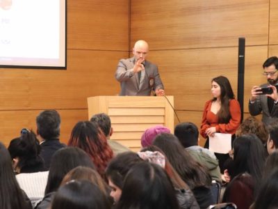 Carrera de Trabajo Social realizó en conjunto con Policía de Investigaciones de Chile su charla “Violencia en Espacios Educativos: Conociendo el Ciberbullying”