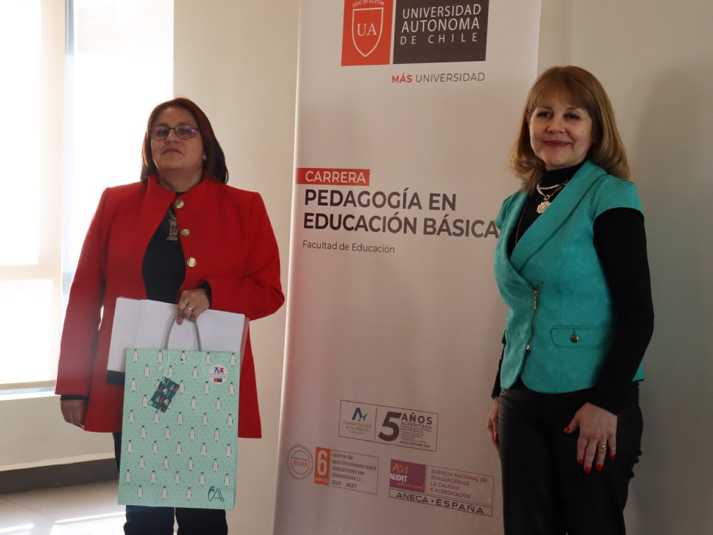 Seremi de Educación, María Isabel Mariñanco y la directora (I) de Pedagogía en Ed. Básica, Sede Temuco, Yolanda Peña