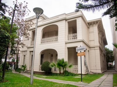 Universidad Autónoma de Chile obtiene fondo concursable para su sala "Arte y Cultura"