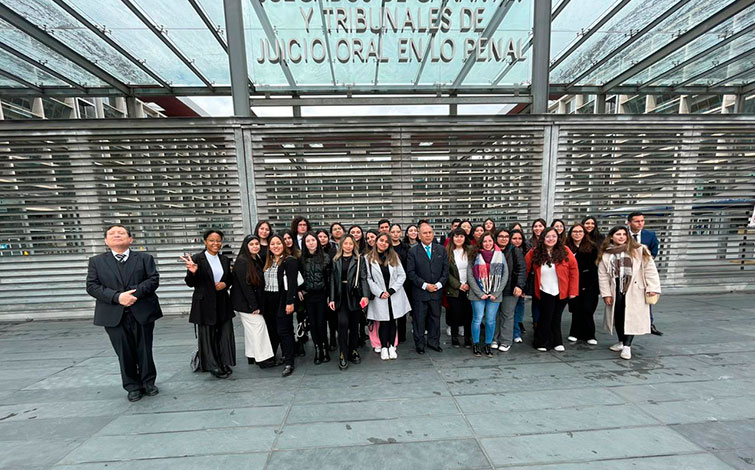 Estudiantes de Derecho de Campus El Llano Subercaseaux realizaron visita al Centro de Justicia de Santiago 