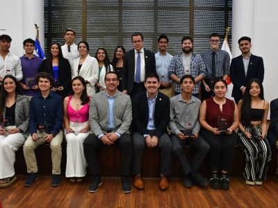 U. Autónoma premia a estudiantes destacados con el sello "Espíritu ExperienciaUA"