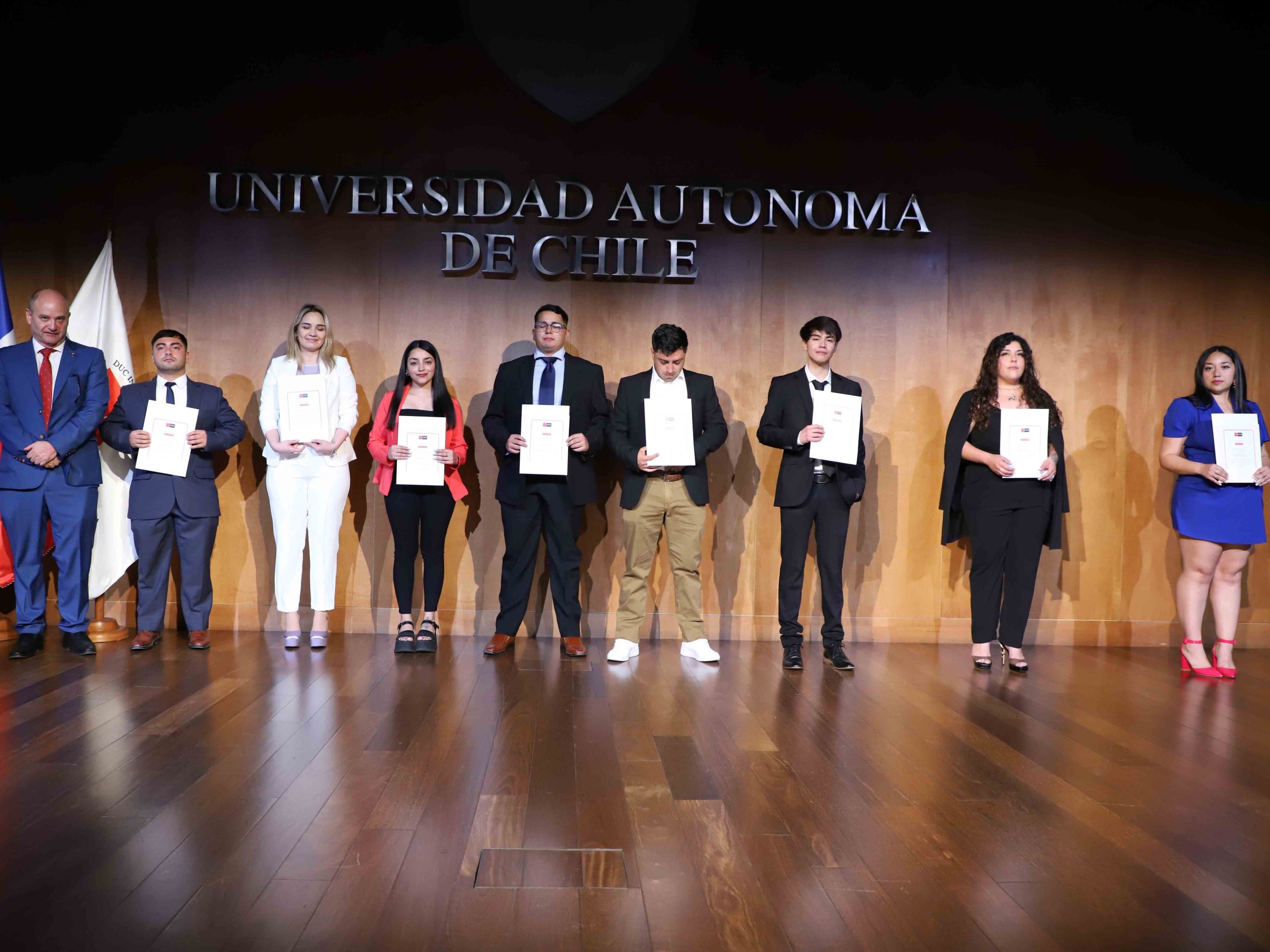 Estudiantes de tercer año de la Carrera de Derecho recibieron su certificado Ius Postulandi