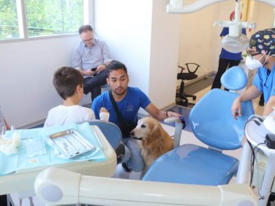 Estudiantes de la carrera de Odontología realizan proyecto que ofreció intervenciones a pacientes mediante terapia asistida con perros