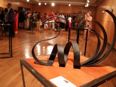 “El arte y el acero al rojo vivo” es la propuesta escultórica que la Universidad Autónoma presenta en su Galería de Arte en Talca