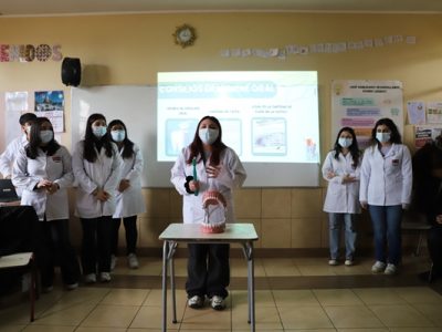 Estudiantes de primer año de la carrera de Odontología dictan charla preventiva en Colegio Emprender