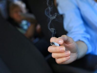 Hábito fumador de los padres aumenta probabilidad de contagio de enfermedades respiratorias en los niños