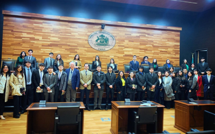 Estudiantes de la Carrera de Derecho campus El Llano Subercaseaux realizaron visita al Tribunal Constitucional 