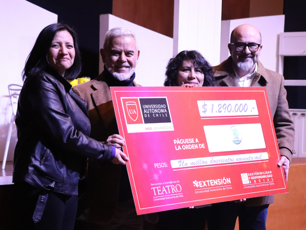 Fundación Ítaca recibiendo la donación