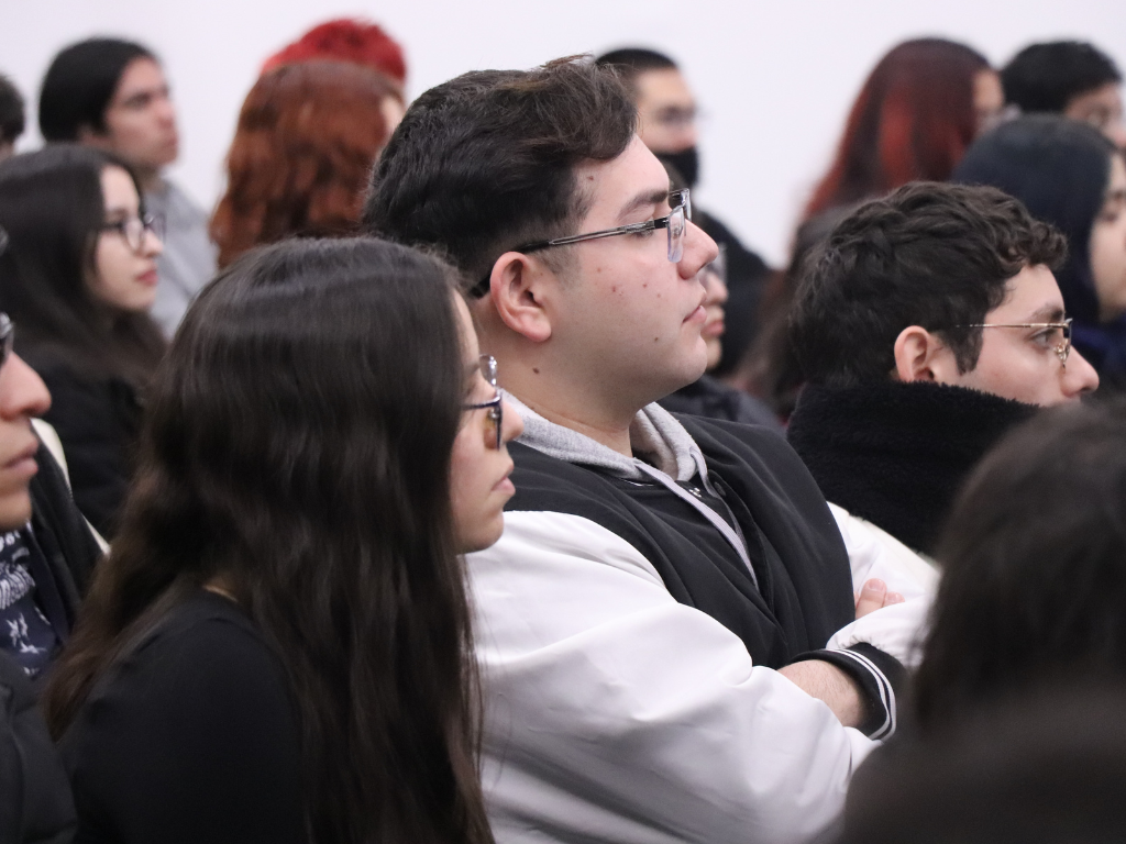 Estudiantes en la charla.