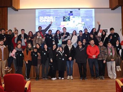 Con estudiantes de Santiago, Temuco y Talca se desarrolló graduación de Buena Onda Talks 2023