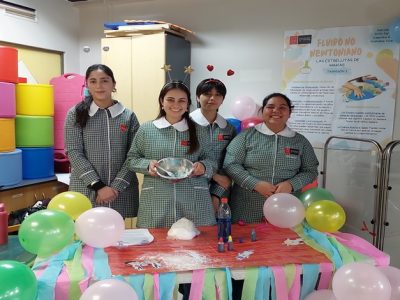 Estudiantes de Educación Parvularia de la Autónoma participan en desafío del APB en la Feria de Ciencias