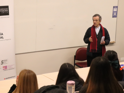 René Cortázar dicta charla organizada por Centro de Estudiantes de Ingeniería Comercial 