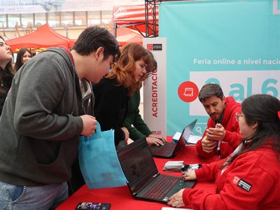 Con participación de empresas locales se desarrolló versión presencial de Punto Empleo en Talca