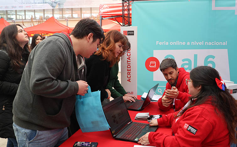 Con participación de empresas locales se desarrolló versión presencial de Punto Empleo en Talca