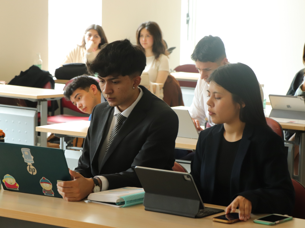 Estudiantes de la Universidad Diego Portales.