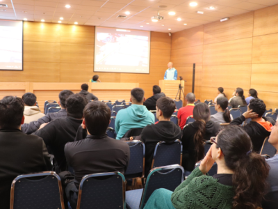 Expertos en natación se reúnen en el II° Ciclo de Charlas en la Universidad Autónoma 