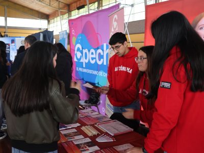 U. Autónoma de Chile presente en la Feria Universitaria del Instituto Claret en Temuco