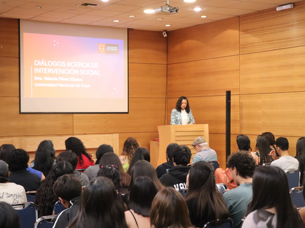 Estudiantes en la charla.