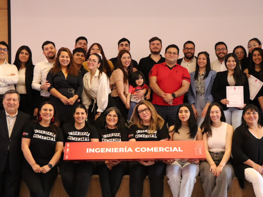 Estudiantes y docentes - Premiación Ing Comercial 