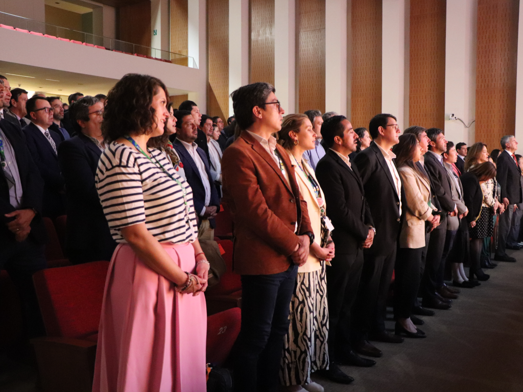 Público y empresas presentes - CNS