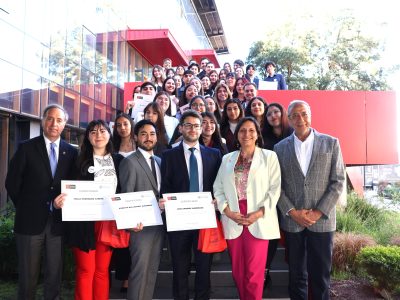 Estudiantes reciben certificación por su destacada participación en Escuela de Ayudantes