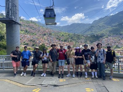 Estudiantes de la Facultad de Arquitectura, Construcción y Medio Ambiente Exploran Medellín en el Workshop Primavera 2024