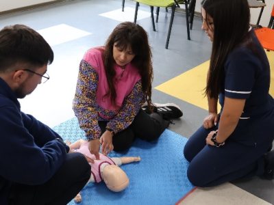 Capacitación en RCP y Uso de DEA: Universidad Autónoma y Dirección Comunal de Salud de Talca Unen Esfuerzos para Salvar Vidas