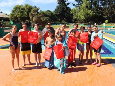 Hijos de colaboradores de la U. Autónoma de Chile en Temuco participaron exitosamente del Curso de Natación